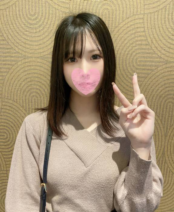 集齐了【高个子#美腿#苗条】3个节拍的姐姐第一次拍了写真，展现了凌乱的身姿。-cd4封面