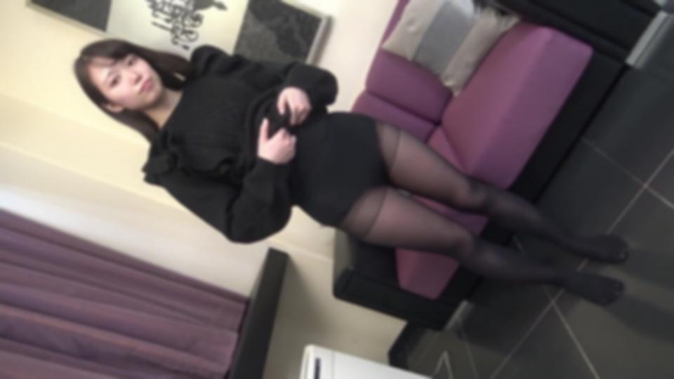 第一次拍摄西式蛋糕。从外表来看是无法想象的板着脸的美女。最初也是最后的夹拍是怒涛的SEX90分钟＆口内发-cd2封面
