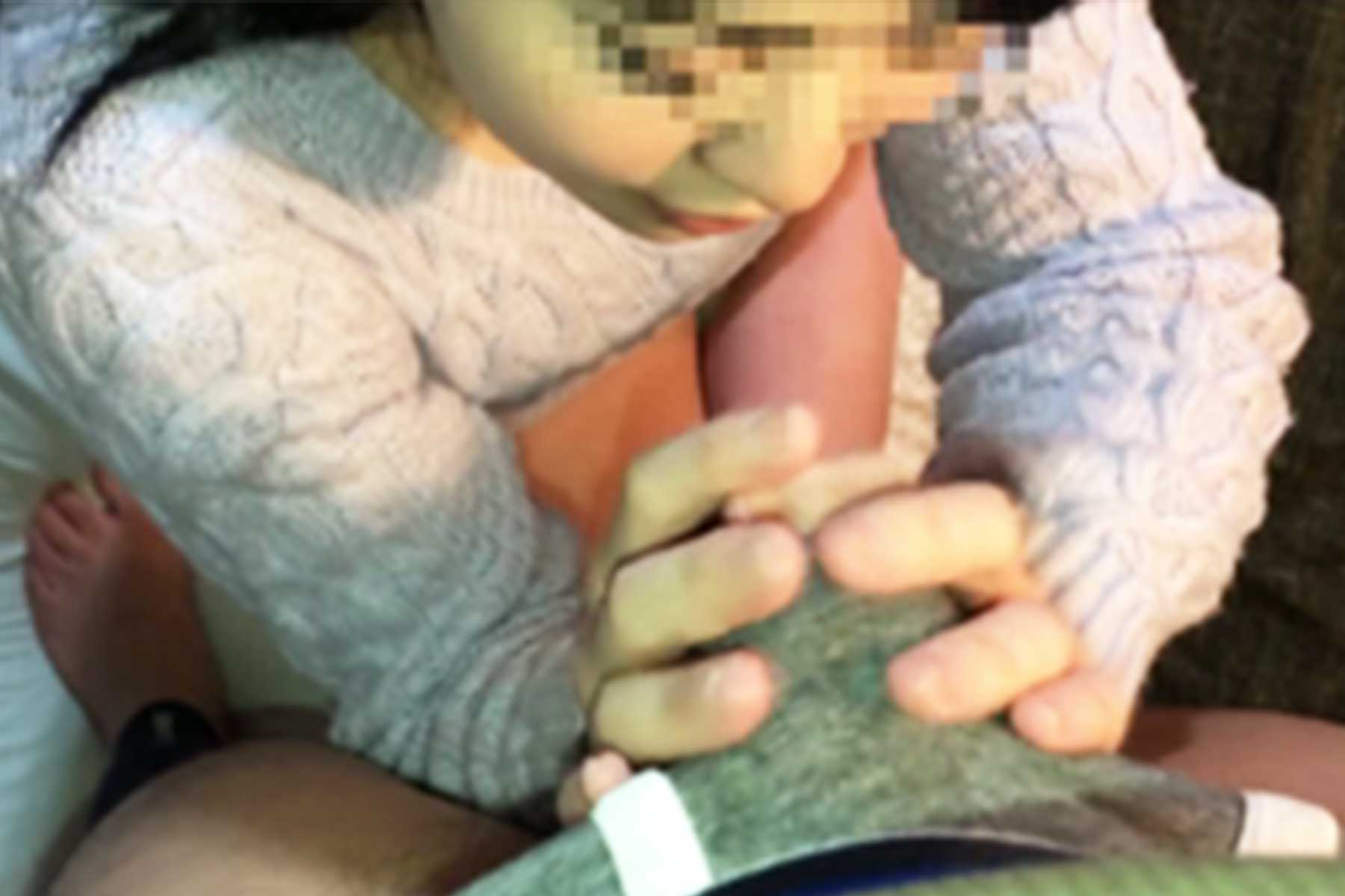 对朋友伊莫特进行性调教。那天是在她的家里，而且是在她父母的床上。封面