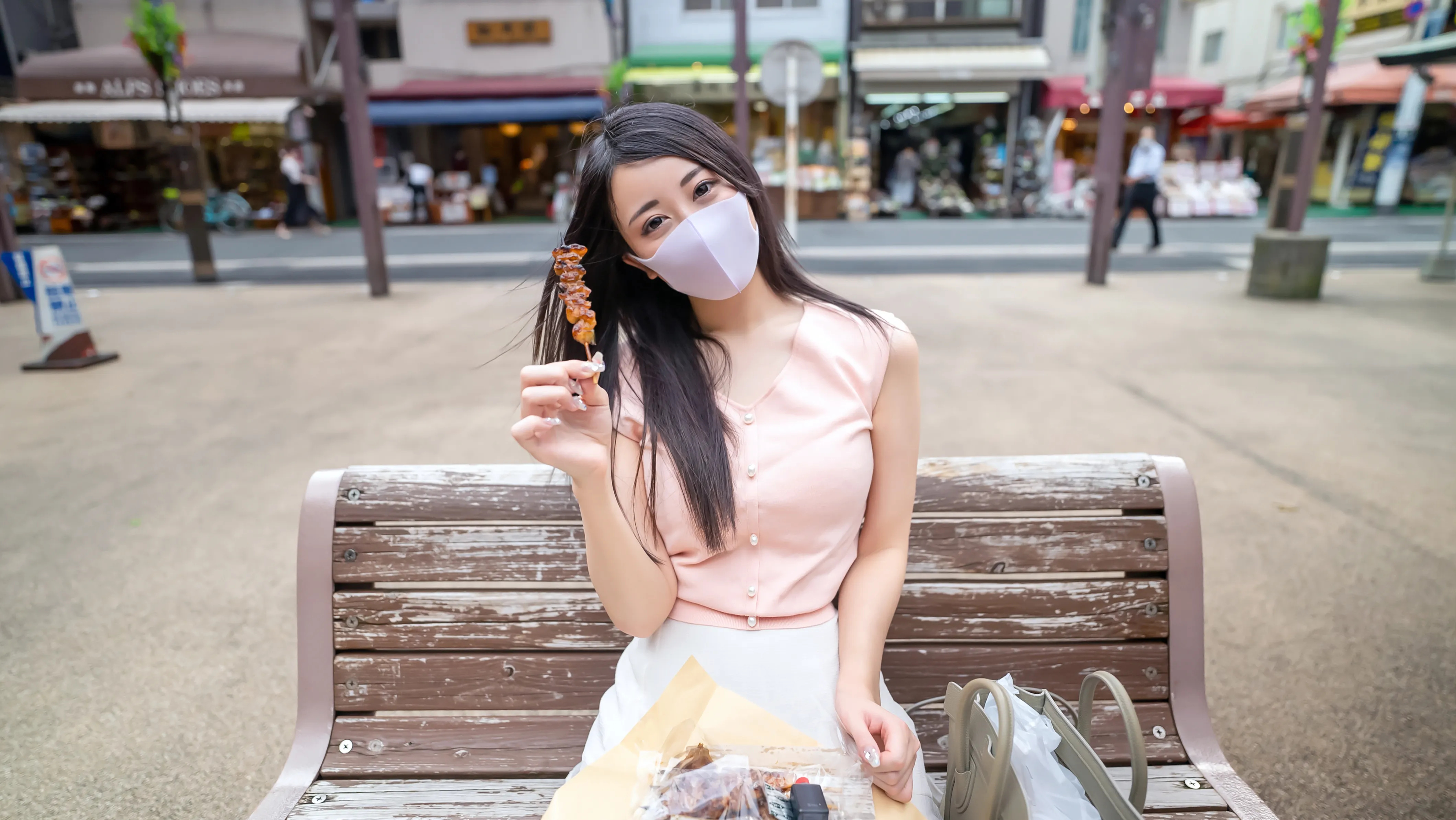第一次摄影！电影画风！应届毕业生teleopo工作的Ecup美巨乳美女性欲完全露出乱的背面的脸···从全身淫靡的封面