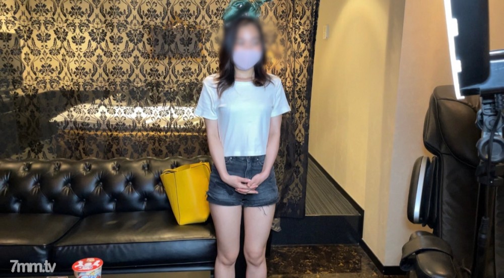 第一次摄影！经验人数2人和最喜欢的男朋友旅行回来后瞒着不认识的大叔和超可爱的女儿眼睛瞪！和先回家的最喜欢的男朋友封面