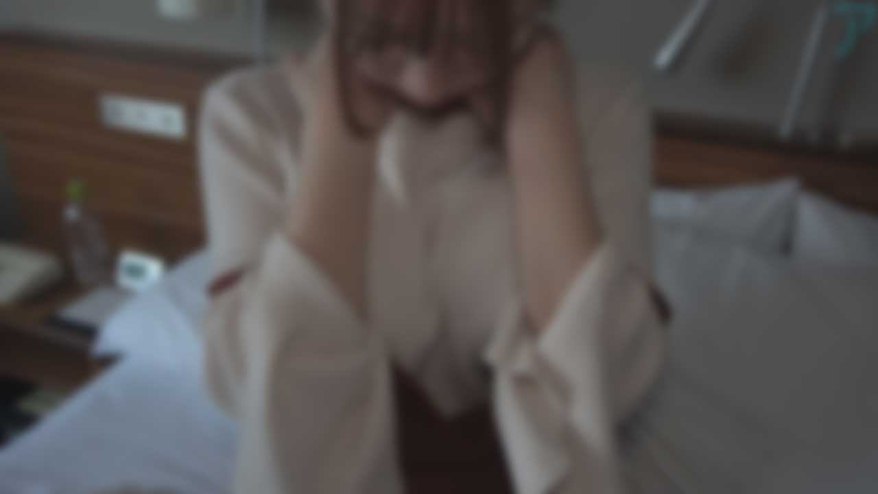 娇小的151cm美●女人纤细的身体有两个F罩杯的美巨乳、、！这么可爱的孩子什么都听你的，还硬要万子让-cd1封面