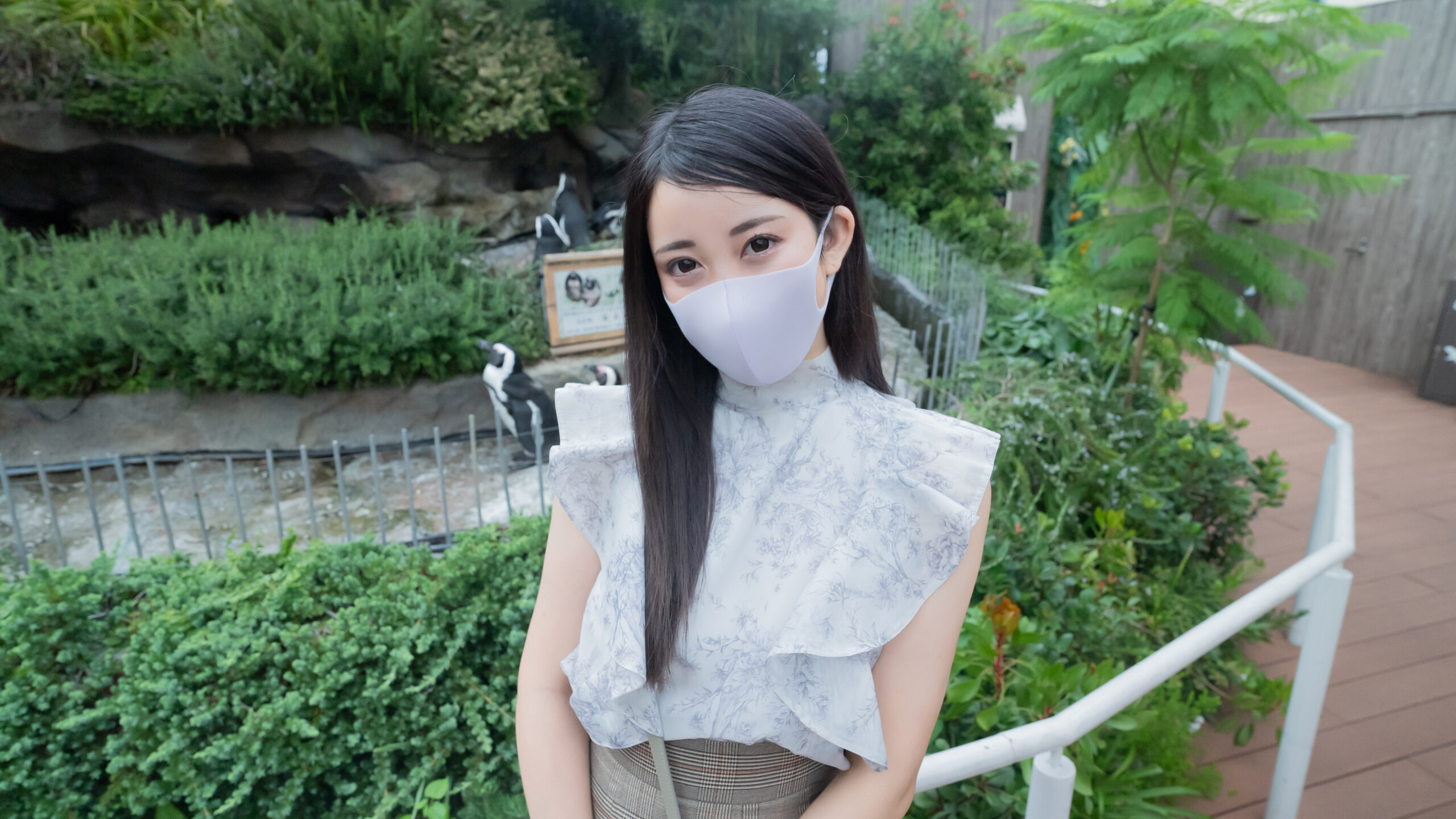 电影画风！忍受着性骚扰上司的同时拼命应对顾客的应届毕业生电视工作的Ecup美巨乳美女···摇晃着美乳感觉绝顶的淫封面