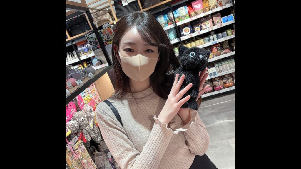 第一枪！一个在猫咖啡馆似乎容易被推挤的苗条JD 吮吸我的生殖器并且感觉非常好以至于我意外地射进了我的嘴里！ ！此封面