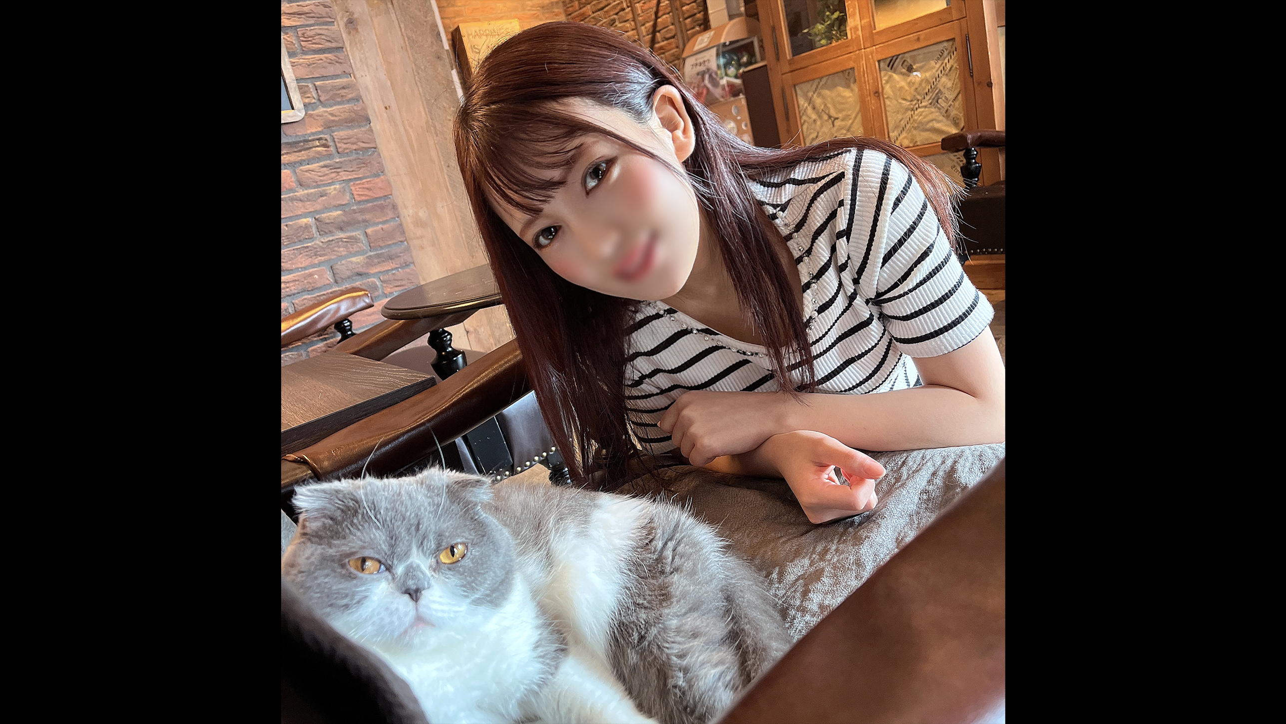 露脸·首次摄影！！引起庇护欲的美人现〇女大学生和活生生现实的性爱···无论被说什么都不嫌弃地遵从的敞开大步的性奴封面