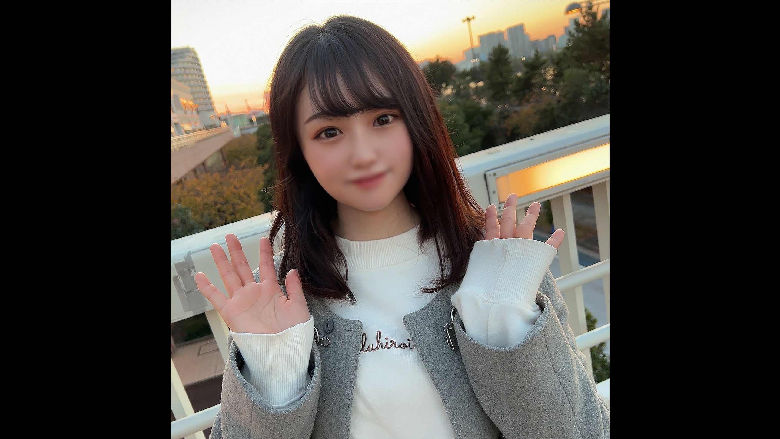 第一次拍摄·外观！ ！小动物脸清纯极简萌女大学生，落日余晖洒在沙滩上… 被尝遍的幼体满身是体液反复在阴道里高潮两次！封面