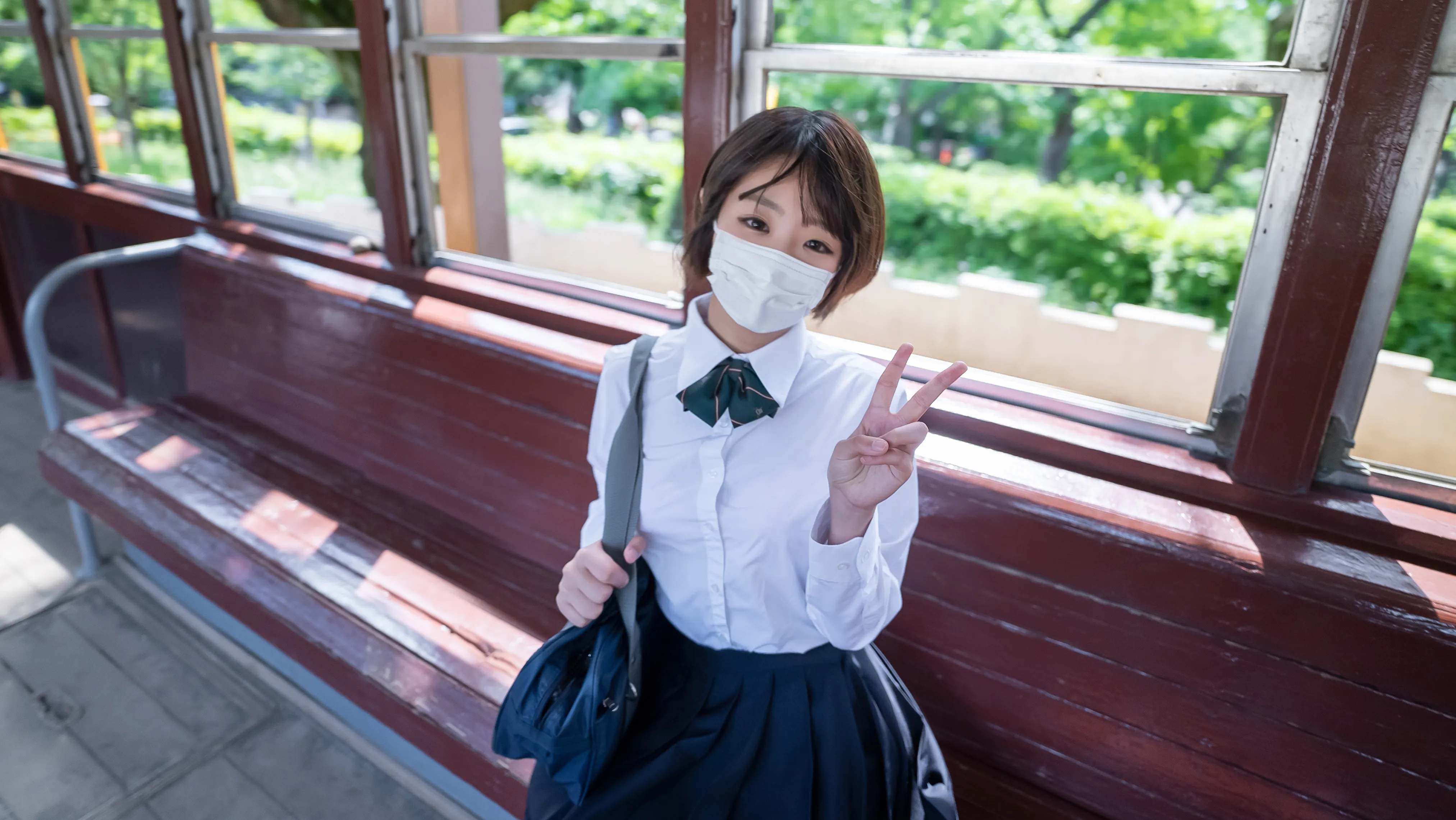 第一次拍摄！电影院风格！ 我终于射在了一个禁忌年龄的女学生身上--几乎是个处女，一个美丽的胖女孩，有理由的，没封面