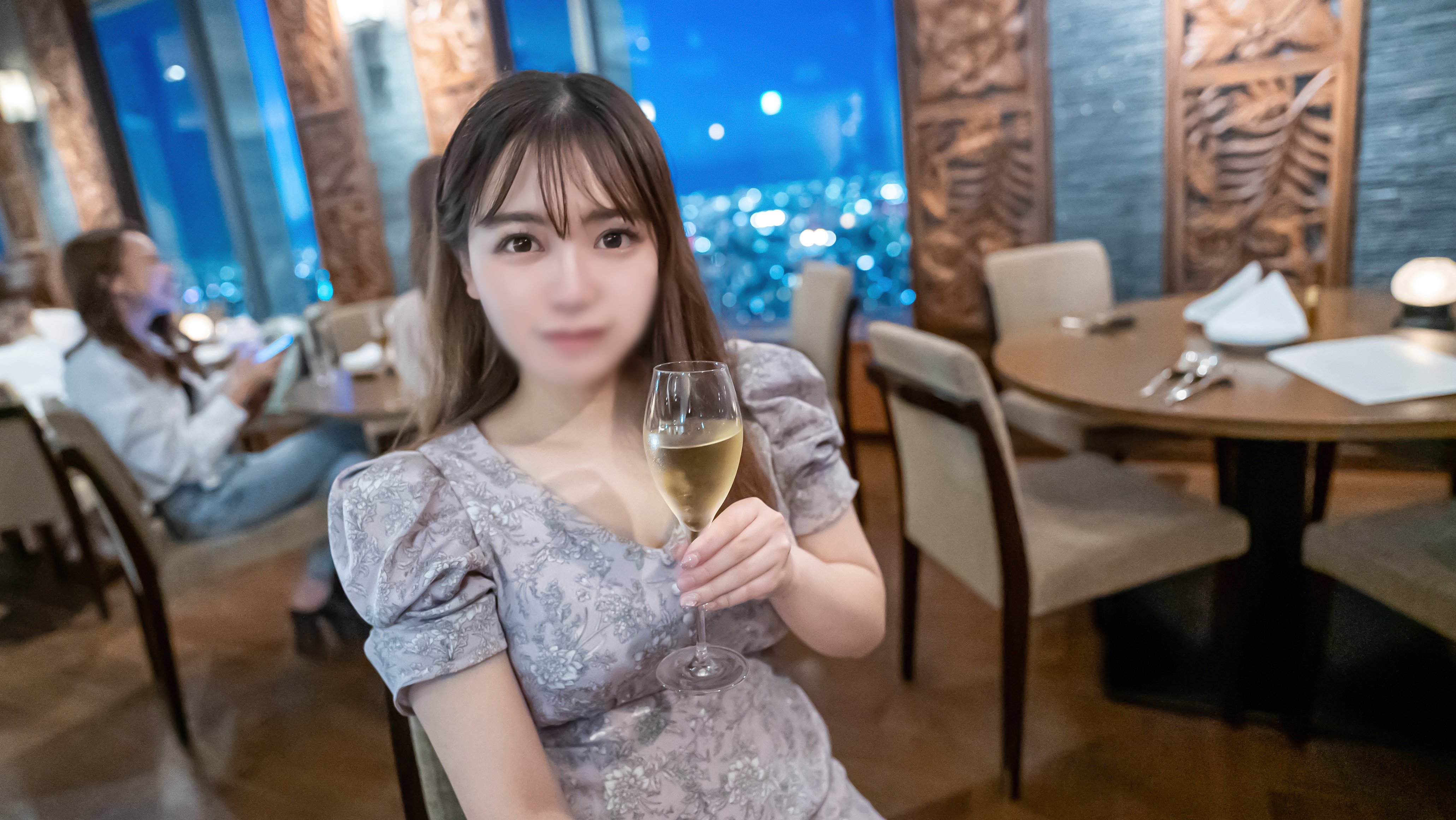 第一次拍摄·外观！ ！电影风格！吊着Hcup的美艳肉体挡不住她的性好奇心！ ！在 H 乳房之间他妈的服务后两次阴道射精！封面