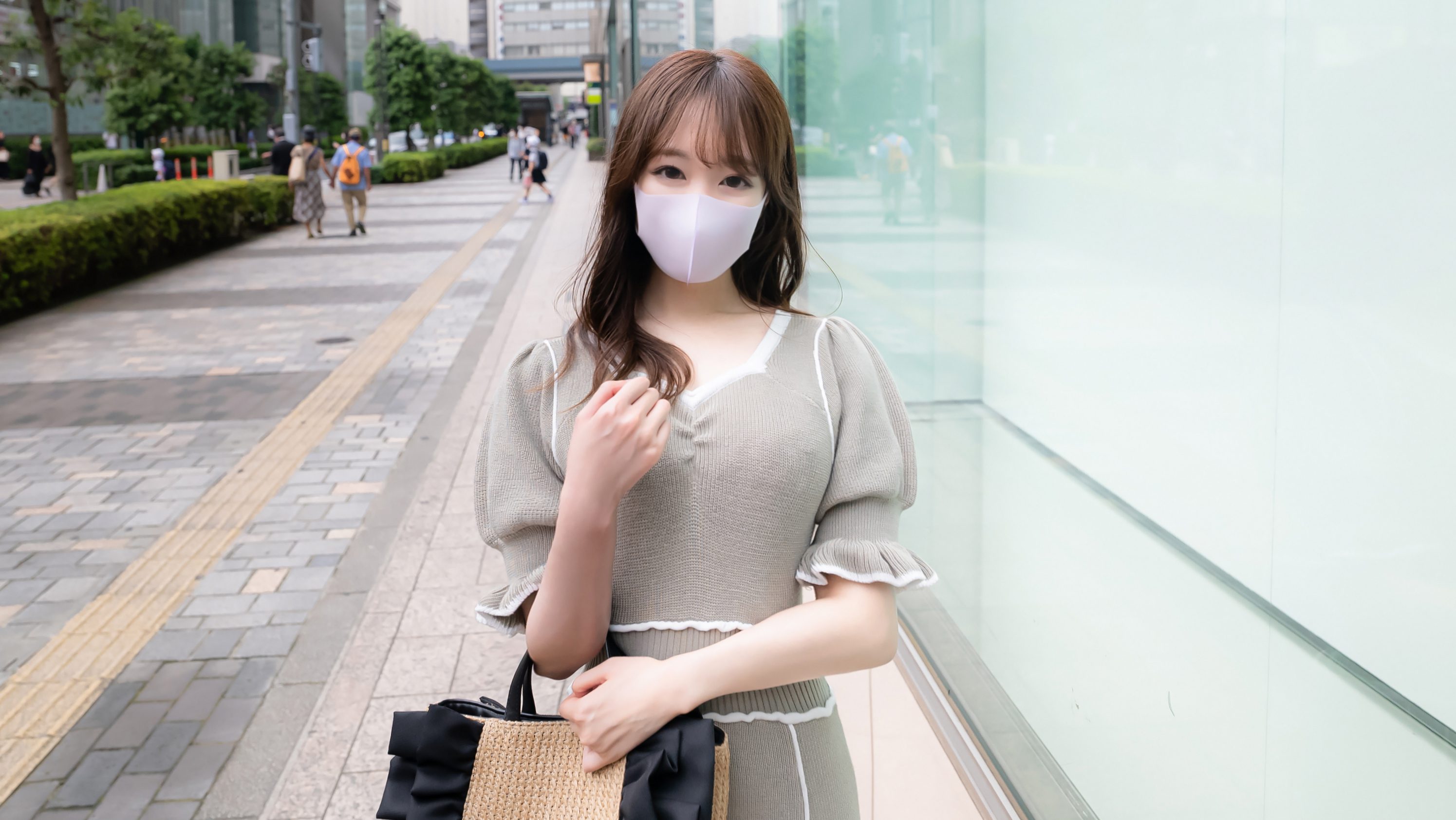 电影画风！用这个美丽优雅的视觉Ecup巨乳现〇女大学生···毫不吝惜地晒出肤白美肌的美体生中出＆口内射精！！封面