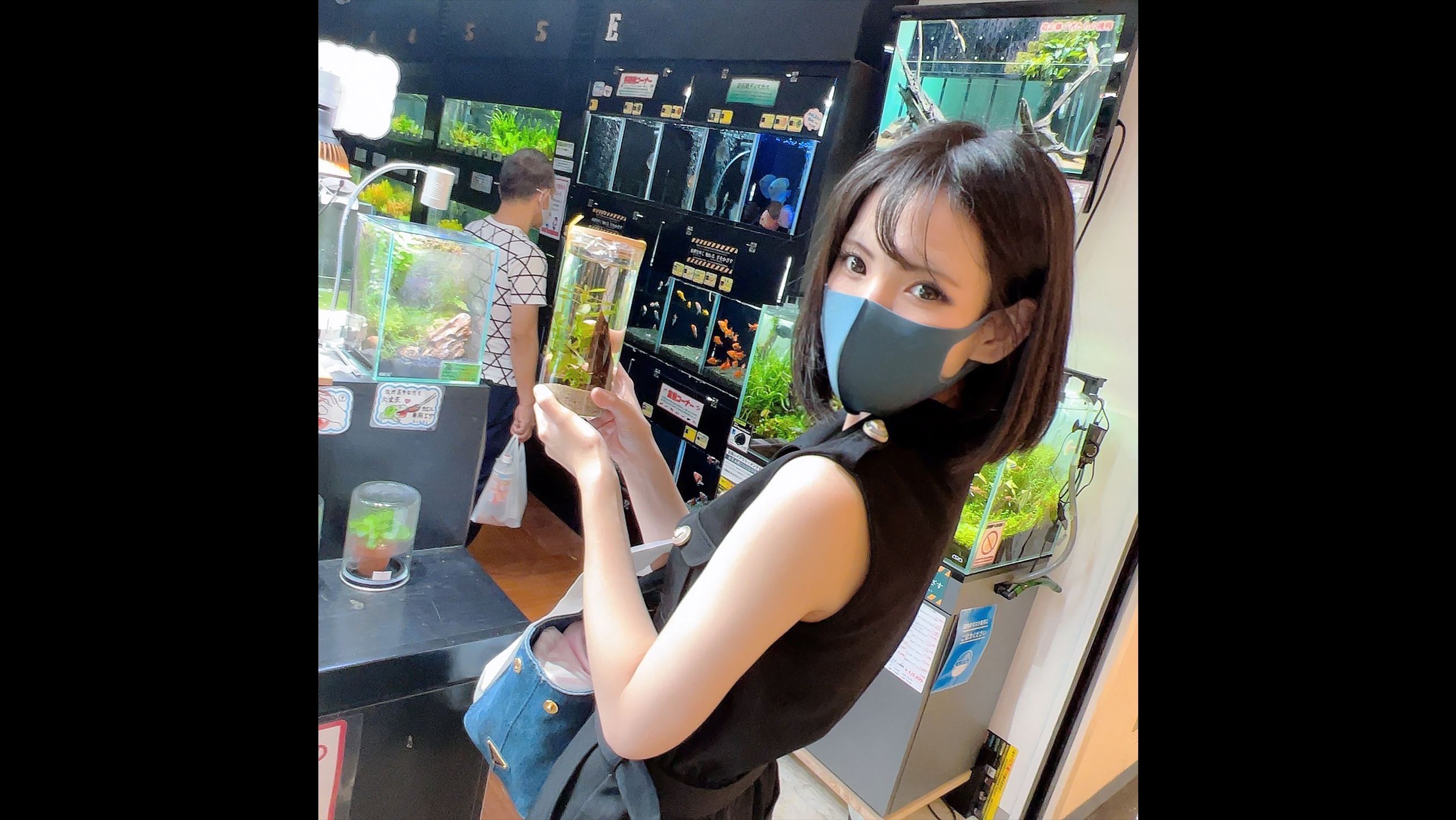 第一次摄影！和妇产科工作的压倒性下流的美女护士休息日约会···皮肤白苗条的身体激烈地刺肉棒2次中出！！真没想到会封面
