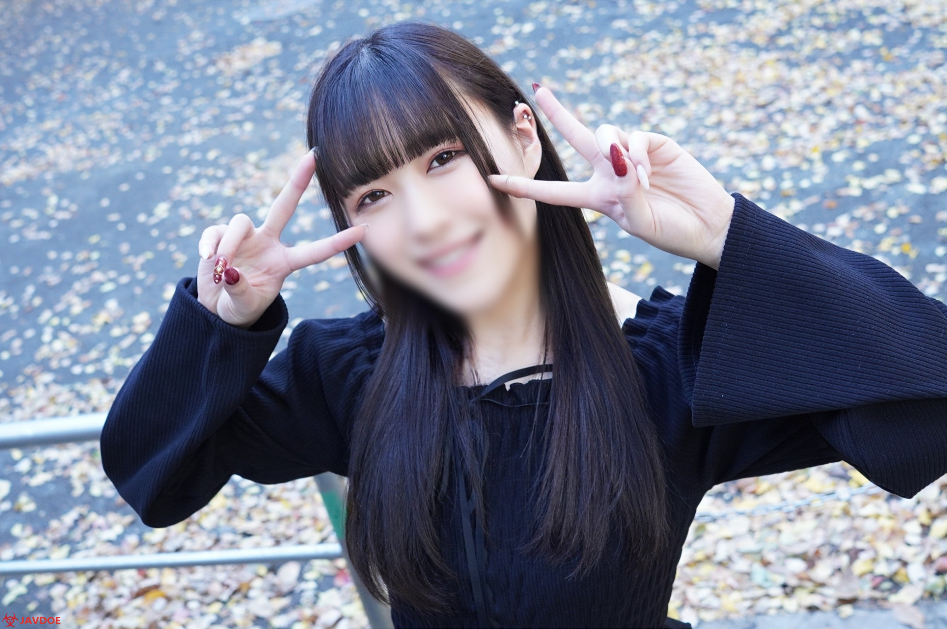 【无修正】ハメん接♡スマホゲームで10连ガチャ×30やりたいが为におじさんに中出しハメ撮りさせる女w封面