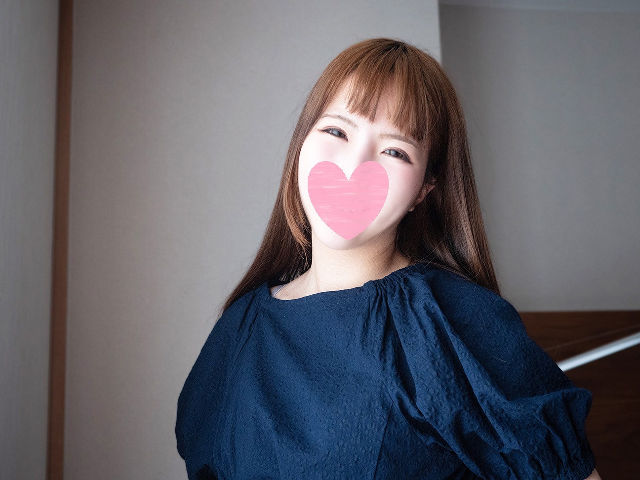 【无修正】「我可真中了你」，非常高兴的清纯姐姐♡」其实连大叔的脏肛都很高兴地舔的真痴女。在到达肚脐的巨大小鸡鸡上封面
