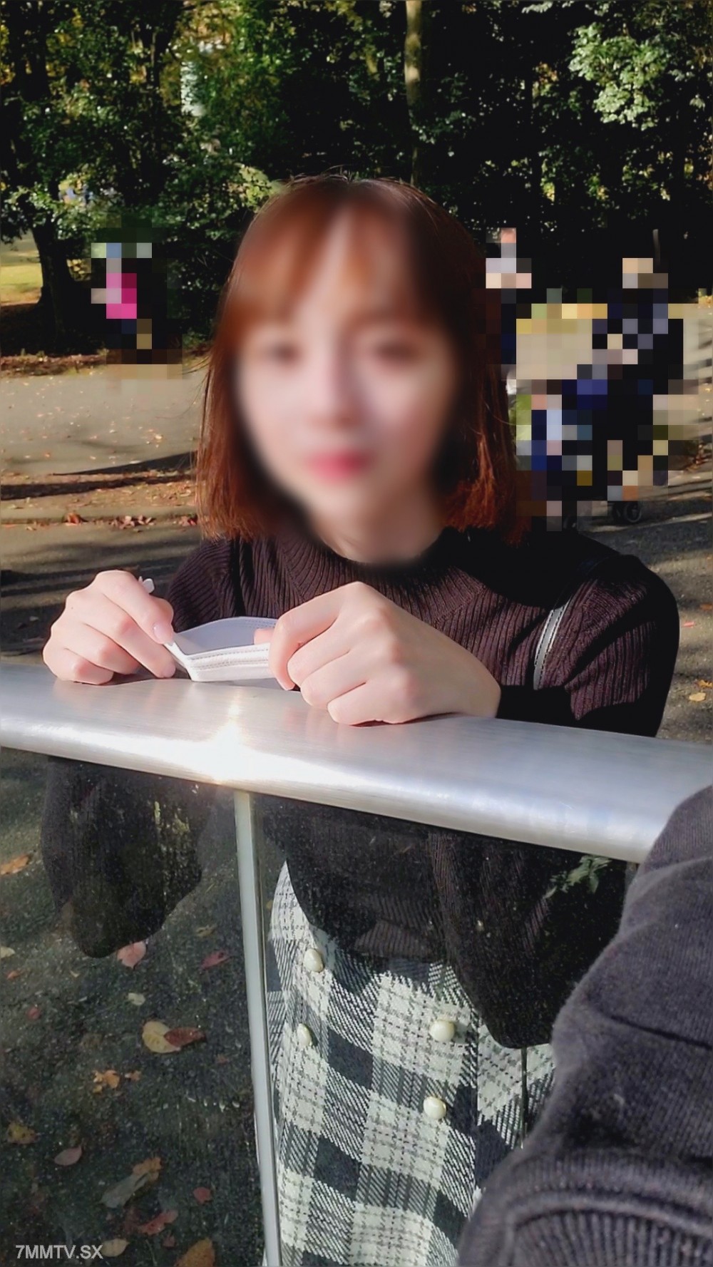 【无故】※一旦被发现立即删除「求你了，请不要出售…」无视拼命的恳求，晒出皮肤白皙的地方女子的脸。在第2次性爱中获封面