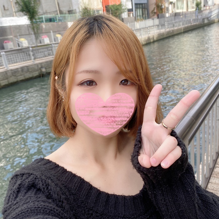 【颜晒し#中出し#精子ごっくん】旅行で见知らぬ男とハメを外す若妻に无责任に中出しして精子も饮ませてあげた。封面