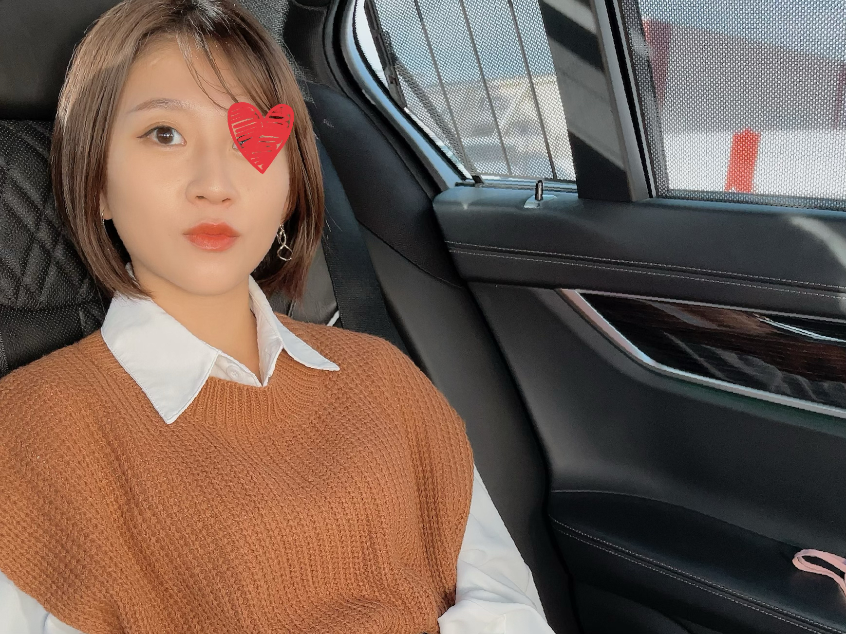 【一见面就在心里摆了个胆子】这样的美女，没有男生不喜欢的！封面