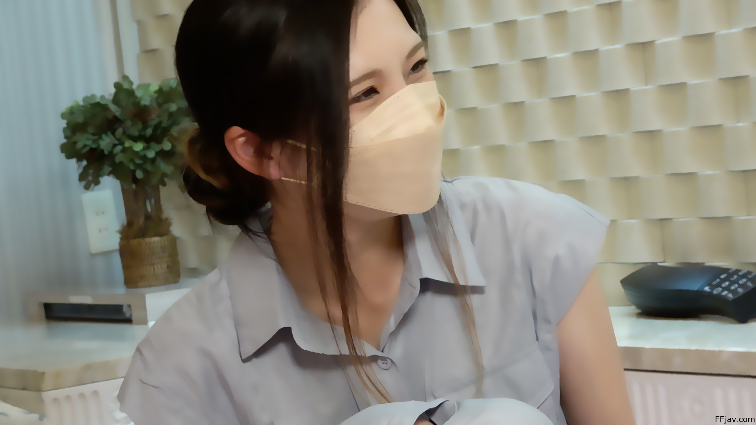 单身母亲！她真的是个诚实的女人，虽然很心痛，但还是让她和一个普通的中年男人发生了性关系。封面