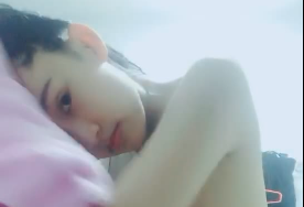 颜值不错嫩妹子洗澡出来漏逼小秀_逼逼毛毛比较多很是诱惑不要错过封面
