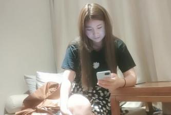 良家气息浓郁的小少妇，一把扯开内裤抠穴，白嫩听话口交卖力封面