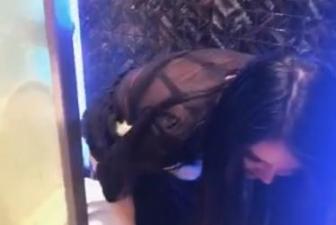 女神级美女和炮友剧情演绎-酒吧唱歌上厕所被人闯进来硬干封面