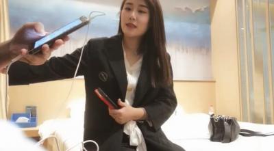 四眼男网约刚大学毕业不久实习期四川美女封面