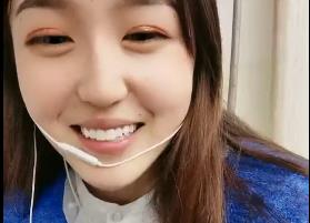 【身高176小学妹】课上让闺蜜掩护偷偷漏咪咪，回宿舍脱光光!封面