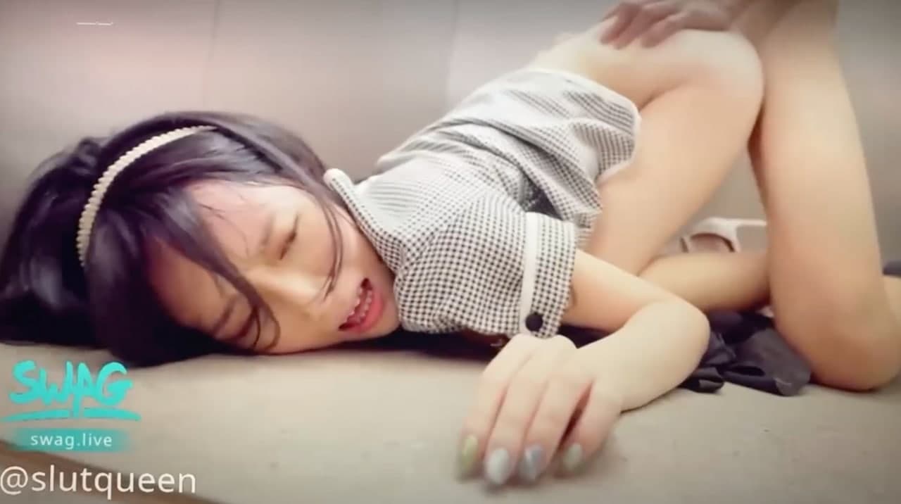 清纯百货电梯小姐的日常工作1的!封面