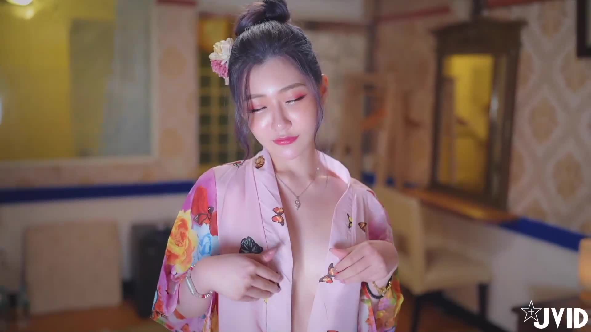 日系風情櫻花妹裡面什麼都沒穿1的!封面