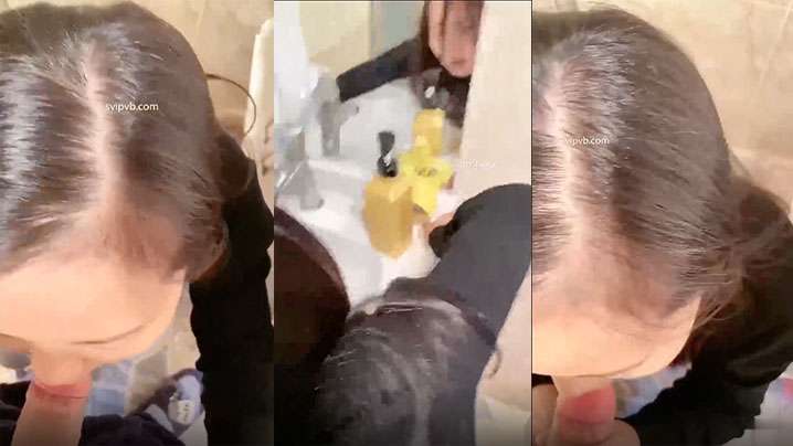 真实乱伦趁妈妈在卫生间的机会，把妈妈勾引起性欲给操了封面