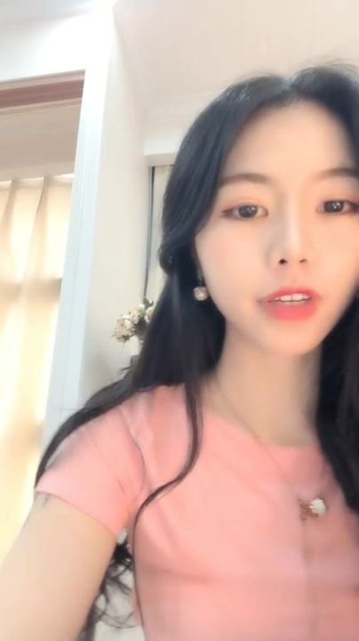 美女丑曦抖臀诱惑收费秀苗条身材翘着屁股摇摆非常诱人近距离特写很是诱惑不要错过.封面