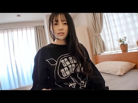 SIRO3849応募素人、初AV撮影83バンドの追っかけをしているアパレル勤務の小動物系ガール。こんな見た目でライブではヘッドバンしてます！！バンドのためにひと肌脱ぎます。Fカップ巨乳ともっちり美尻をヘッドバン以上に激しく振ります！！.封面