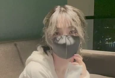 饥渴难耐，楼梯间做爱...封面