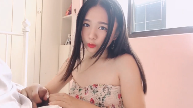 饥渴少妇随机抽取一名男子带回房间做爱...封面