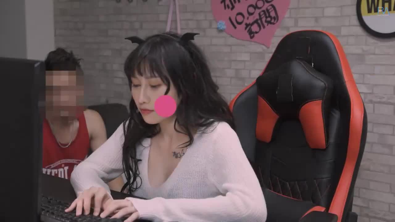 华语中字剧情呈现-遊戲實況主的墮落...封面