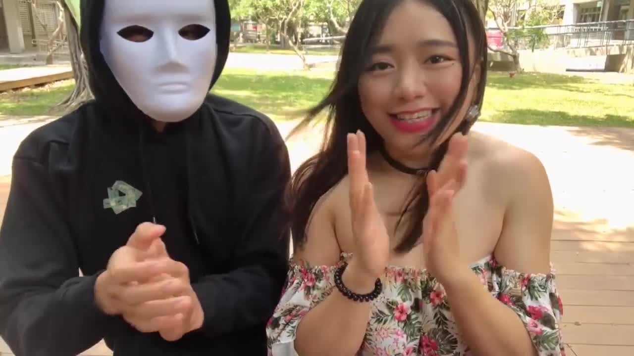 白天约会蒙面人，激情做爱爽歪歪...封面