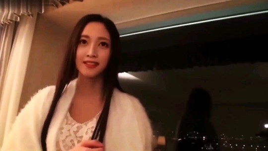 吴宣仪 豪华酒店露做爱封面
