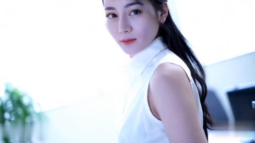 热巴 骚气女秘书封面
