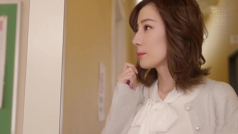 AI-迪丽热巴-失恋女教师寻求男同学的安慰封面