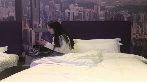 步宾探花看图说话颜值绝对很高超棒身材大奶肥臀封面