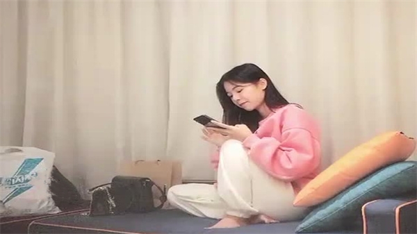 大屌哥网约两个极品清纯外围嫩妹激情双飞_封面