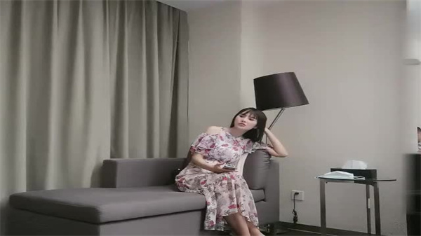 大叔网约170CM极品颜值大长腿美妞坚挺白嫩奶子身材很棒封面