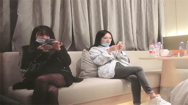 多花100块招来两个卖淫女封面