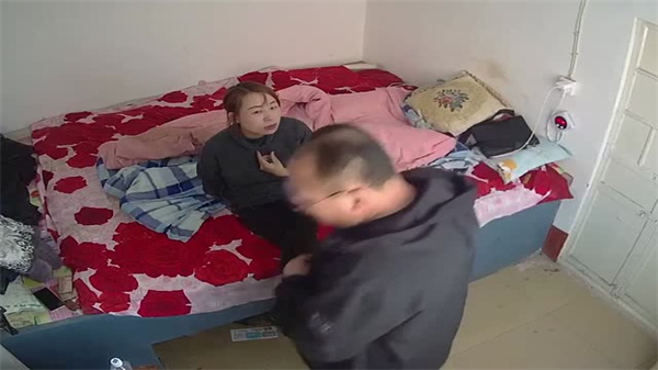 东北大叔趁老婆不在家和相好的约炮各种姿势啪啪啪封面