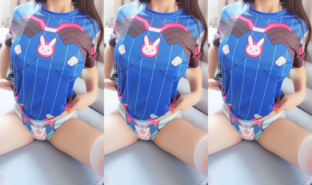 极品爆乳女神呻吟自慰的封面
