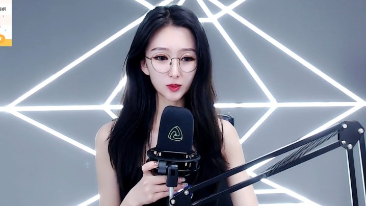 Girl_seven_小柒_88。}封面