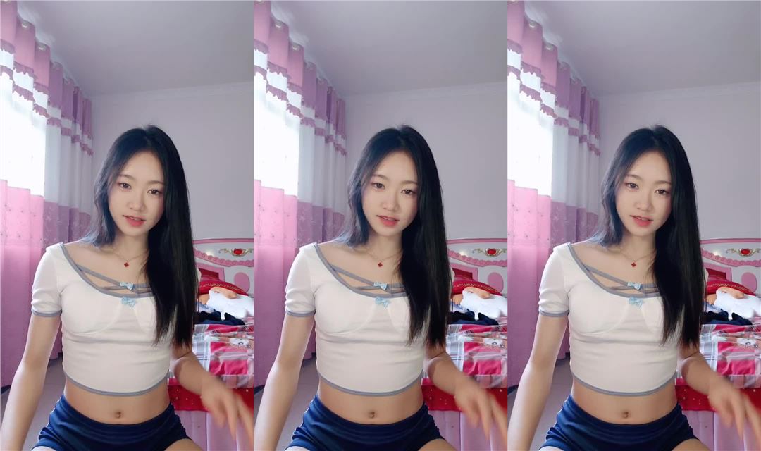 纯欲系颜值美女，小短裤很是性感，独自在家发骚，脱光光揉骚穴，按摩器震动流淫水，低低呻吟封面