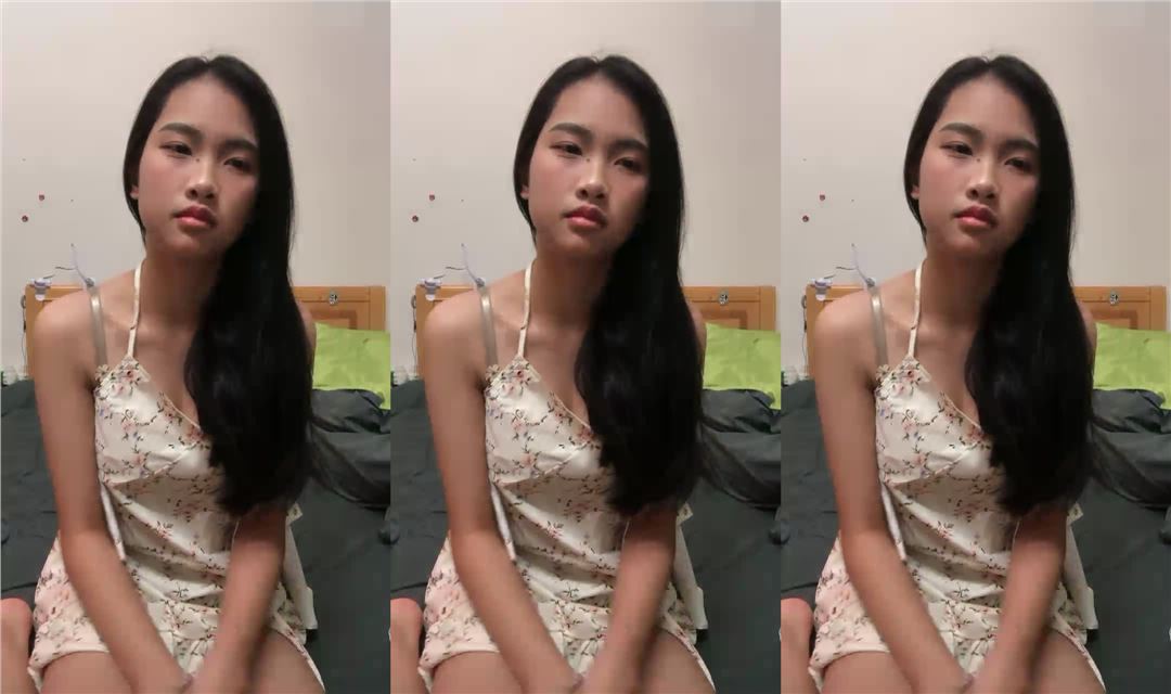 极品美乳文静小姐姐，男友居家操逼，一对美乳又大又挺，骑乘自己动，后入姿势爆操封面