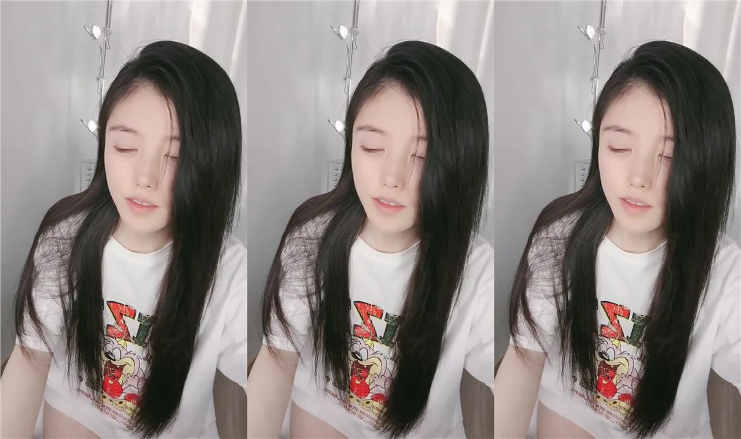 女神级小姐姐，外表清纯气质，细腰美臀大尺度，4小时激情，粗大假屌骑乘抽插，高潮爽的流白浆封面
