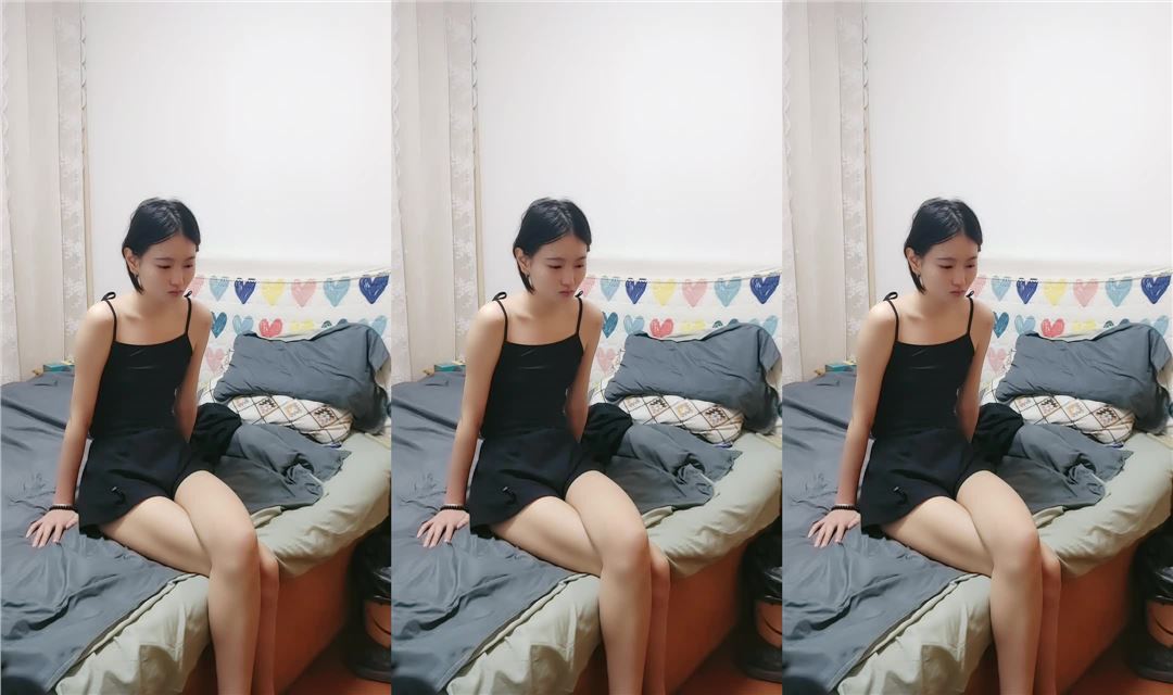 清纯颜值姐妹花，姐姐哭了操妹妹，多毛小骚逼，正入一顿爆草，搂着脖子被干的舒服，小穴很紧致封面