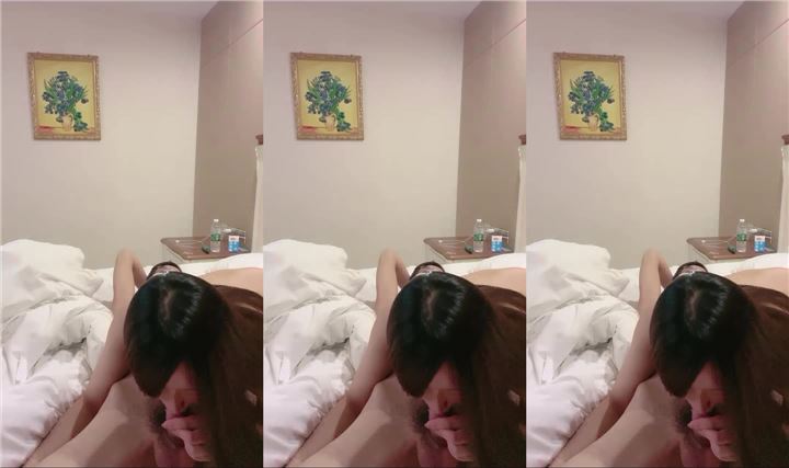 被男友操的心花怒放的笑着很开心封面