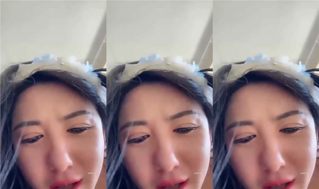 大奶轻熟女 大白天在家被小哥多姿势无套输出 从房间操到阳台 奶子哗哗 爽叫连连封面